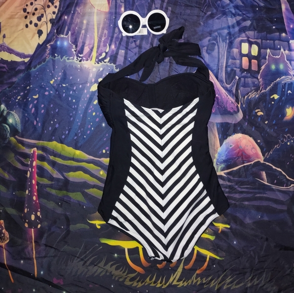 Barbie Swimsuit Cosplay - Picture 9 of 11